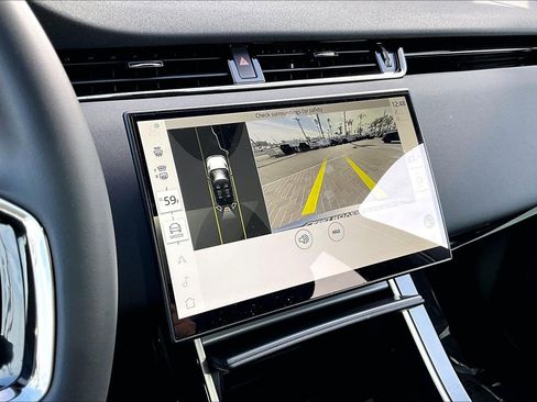 Used 2025 Land Rover Range Rover Evoque Dynamic SE image 21