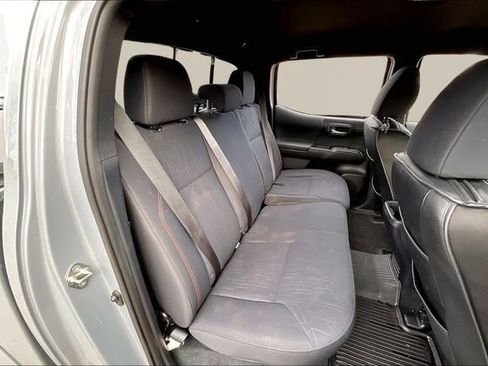 Used 2019 Toyota Tacoma TRD Sport image 17