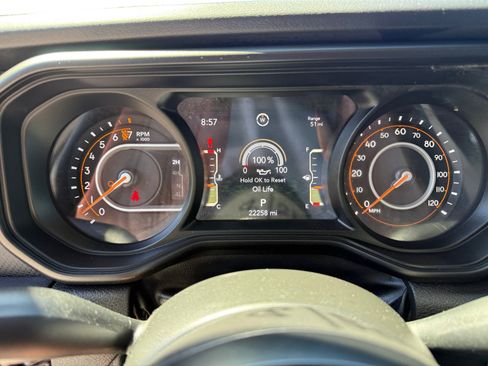 Used 2024 Jeep Gladiator Rubicon AWD/4WD image 11