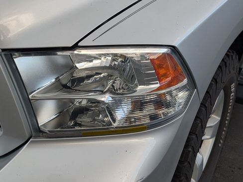 Used 2017 RAM 1500 Express RWD image 12