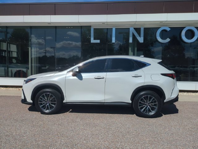 Used 2024 Lexus NX 250 FWD w/ Towing Package (2000 Lbs) image 3