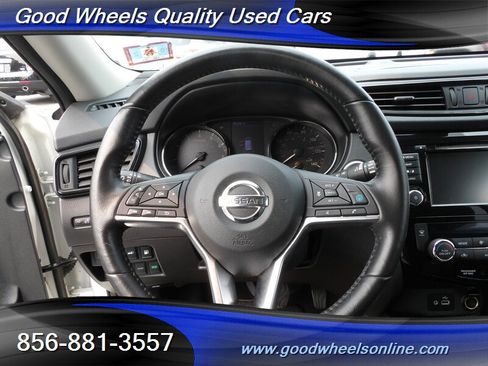 Used 2018 Nissan Rogue SL w/ Premium Package AWD/4WD image 16