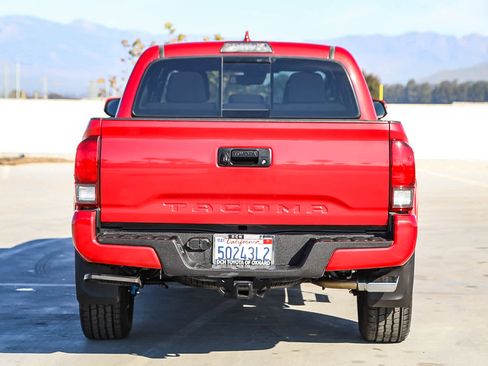 Used 2018 Toyota Tacoma TRD Sport image 6