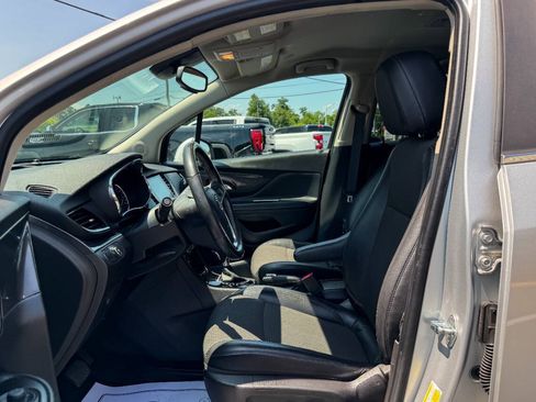 Used 2019 Buick Encore Preferred AWD/4WD image 17