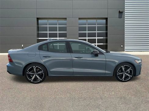 Used 2024 Volvo S60 B5 Core image 8