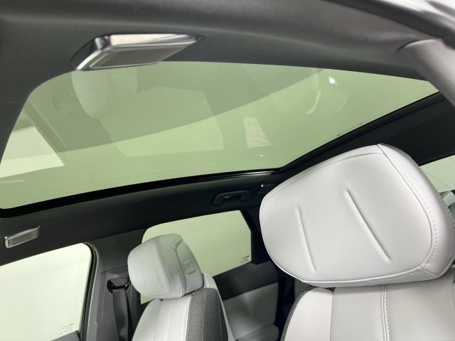 Used 2027 Cadillac Optiq Luxury RWD image 18