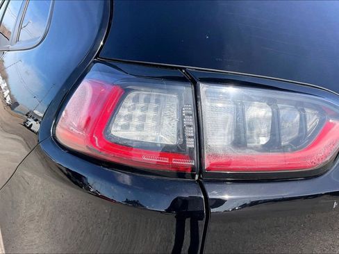 Used 2020 Jeep Cherokee Latitude Plus image 20