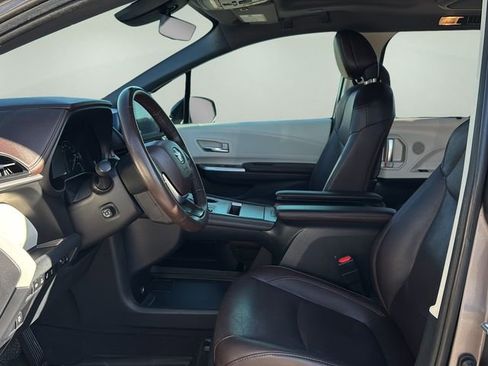 Used 2021 Toyota Sienna Platinum FWD image 19