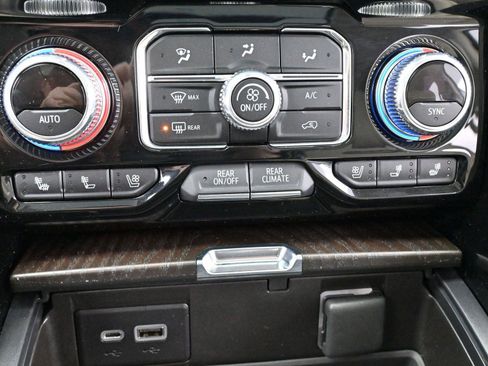 Used 2022 GMC Yukon Denali image 30