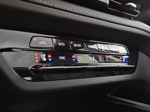 Certified 2023 Buick Envision Avenir image 16