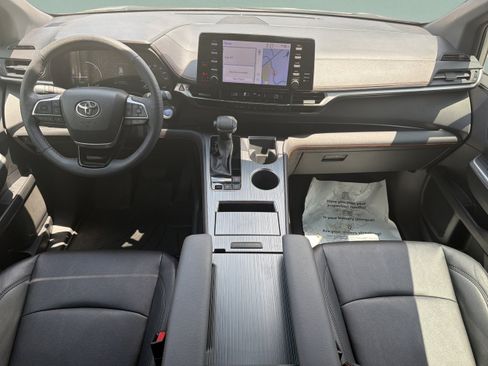Certified 2023 Toyota Sienna XSE FWD image 8
