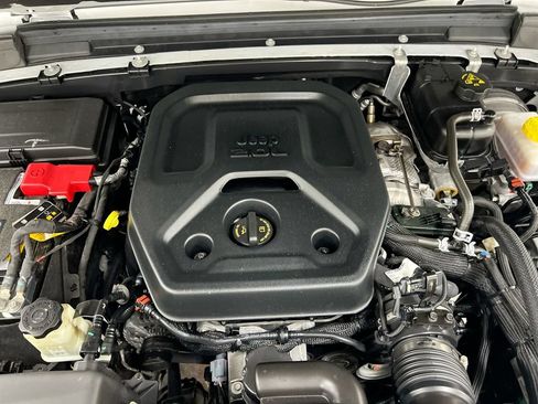 Used 2023 Jeep Wrangler Unlimited Sahara AWD/4WD image 25
