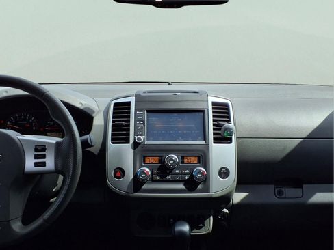 Used 2020 Nissan Frontier SV w/ Midnight Edition Floor Mats image 14