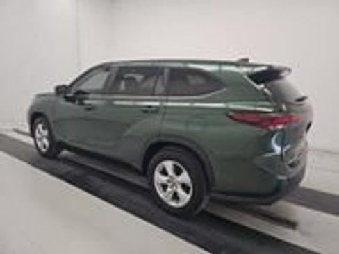 Used 2025 Toyota Highlander LE FWD image 6