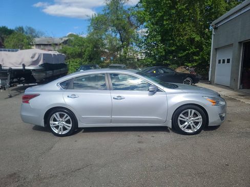 Used 2015 Nissan Altima 3.5 SL FWD image 9