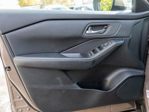 Certified 2025 Nissan Rogue SV image 18