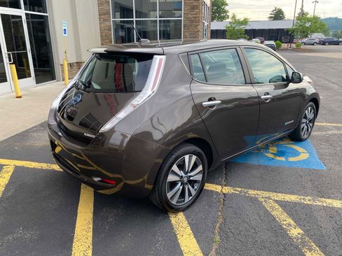 Used 2016 Nissan Leaf SV FWD image 4