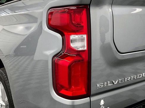 Used 2024 Chevrolet Silverado 1500 High Country w/ High Country Premium Package image 34