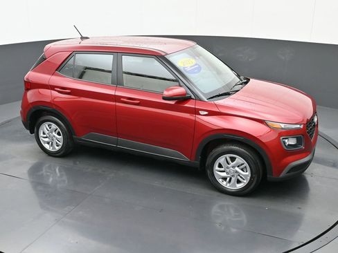 Certified 2025 Hyundai Venue SE image 25