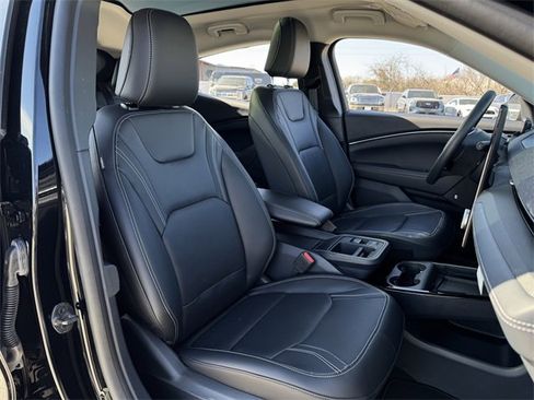 Used 2025 Ford Mustang Mach-E Premium image 30