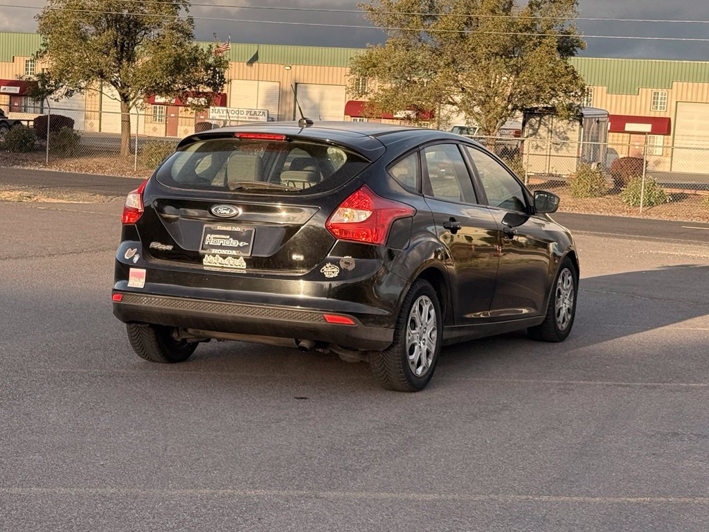 Used 2012 Ford Focus SE w/ SE Winter Pkg FWD image 5