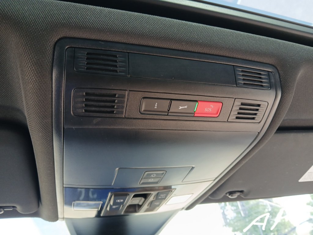Used 2024 Volkswagen Tiguan SE R-Line w/ MDO Package, Three-Row FWD image 20