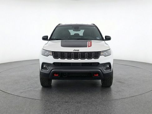 Used 2025 Jeep Compass Trailhawk AWD/4WD image 2