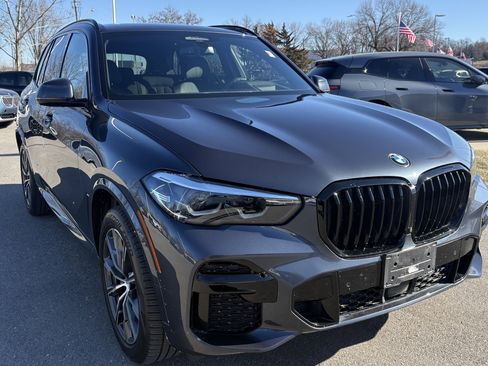 Used 2022 BMW X5 xDrive40i w/ M Sport Package image 2