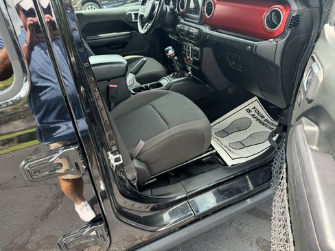 Used 2018 Jeep Wrangler Unlimited Rubicon image 10