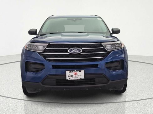 Used 2022 Ford Explorer XLT image 2