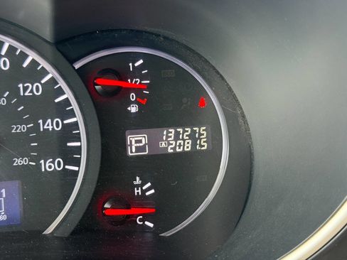 Used 2015 Nissan Quest SV FWD image 13