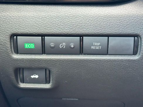 Used 2025 Nissan Sentra SV image 14