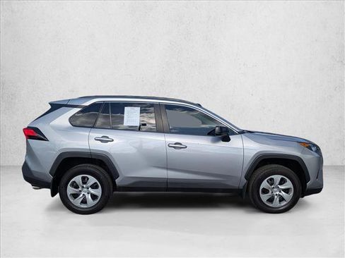 Used 2021 Toyota RAV4 LE FWD image 4