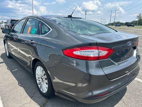 Used 2016 Ford Fusion SE w/ Equipment Group 502A FWD image 3