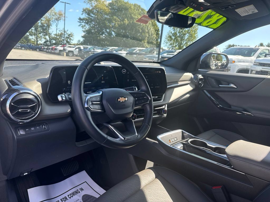 Used 2025 Chevrolet Equinox LT w/ Convenience Package II AWD/4WD image 25