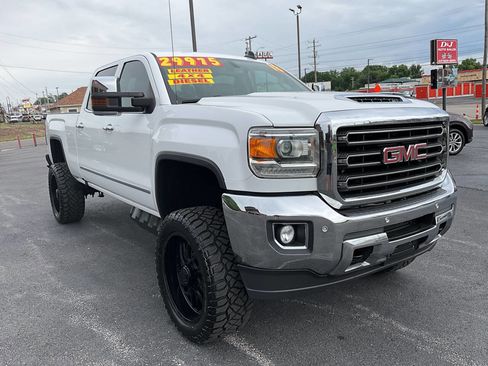 Used 2018 GMC Sierra 2500 SLT w/ Duramax Plus Package AWD/4WD image 7