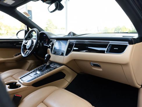 Used 2018 Porsche Macan Sport Edition image 22