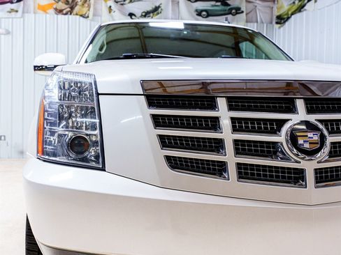 Used 2007 Cadillac Escalade EXT w/ Information Package image 21