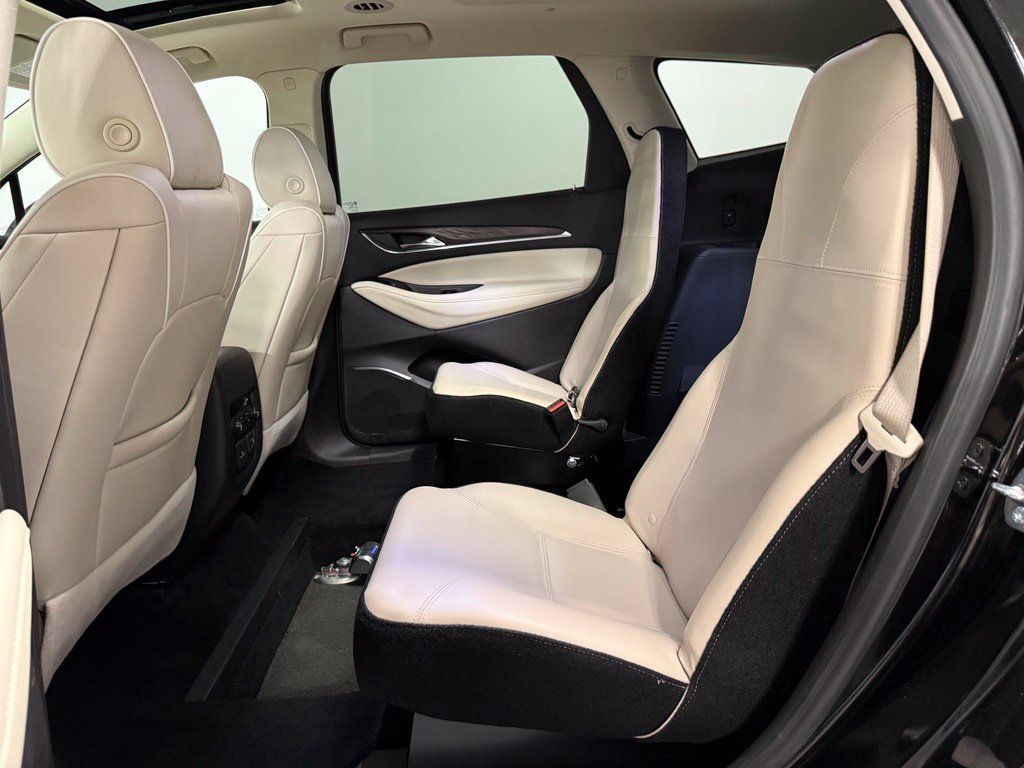 Used 2023 Buick Enclave Avenir FWD image 10