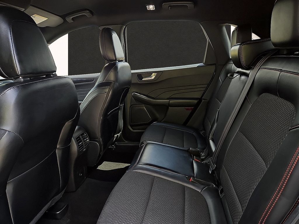 Used 2024 Ford Escape ST-Line w/ Tech Pack #1 FWD image 9