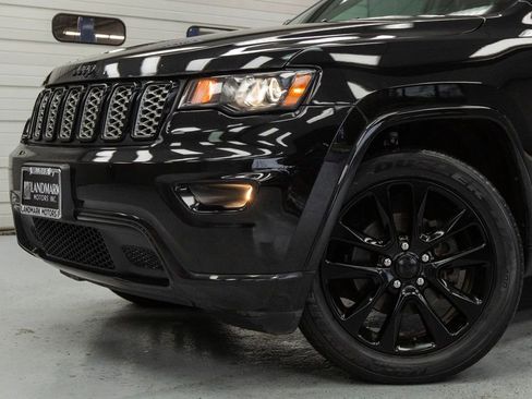 Used 2019 Jeep Grand Cherokee Altitude image 12