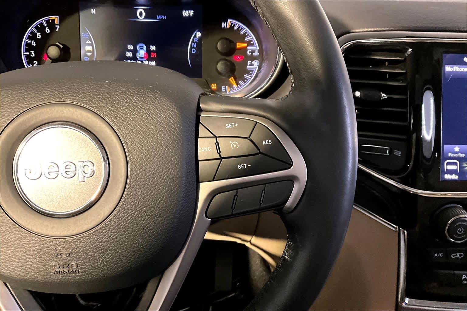 Used 2020 Jeep Grand Cherokee Limited AWD/4WD image 25
