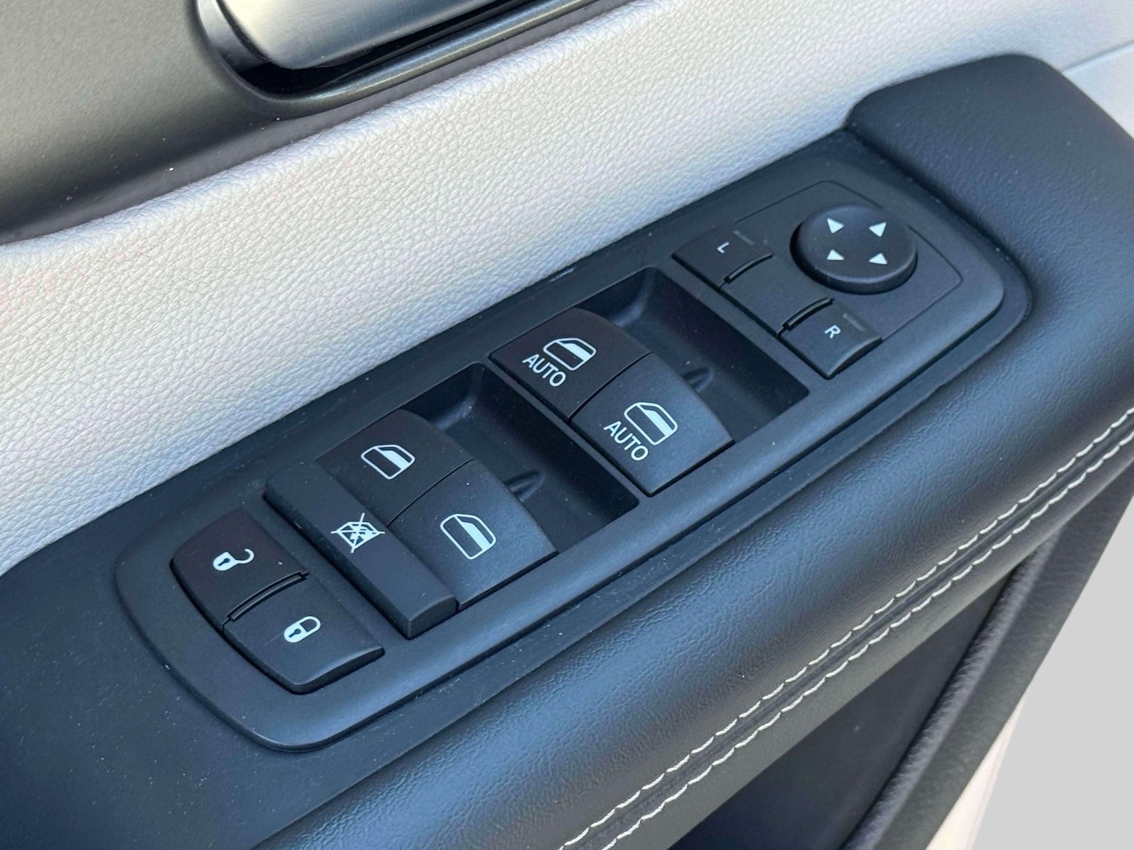 Certified 2024 Chrysler Pacifica Touring-L FWD image 18