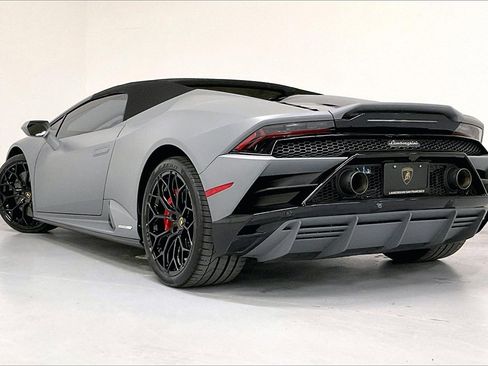 Used 2022 Lamborghini Huracan EVO image 6