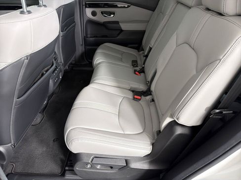 Used 2025 Honda Pilot EX-L image 19