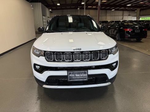 Used 2025 Jeep Compass Limited AWD/4WD image 8
