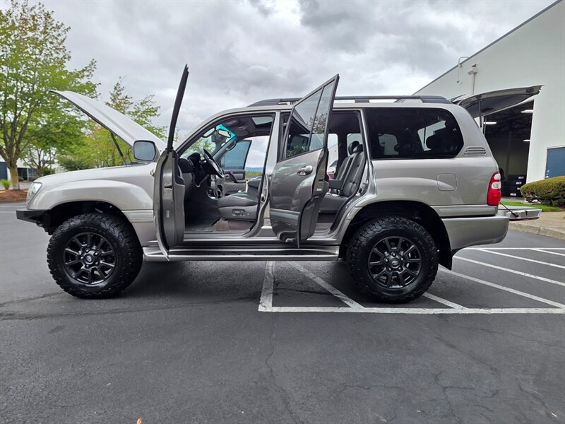 Used 2004 Toyota Land Cruiser w/ Convenience Pkg AWD/4WD image 23