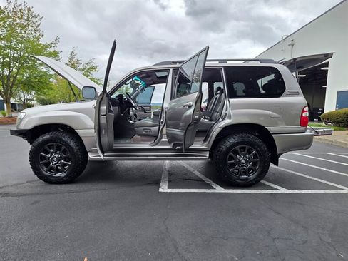 Used 2004 Toyota Land Cruiser w/ Convenience Pkg AWD/4WD image 23