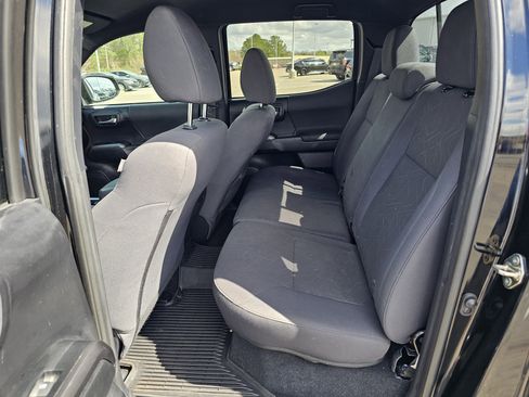 Used 2019 Toyota Tacoma TRD Sport image 31