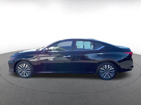Used 2025 Nissan Altima 2.5 SV image 9